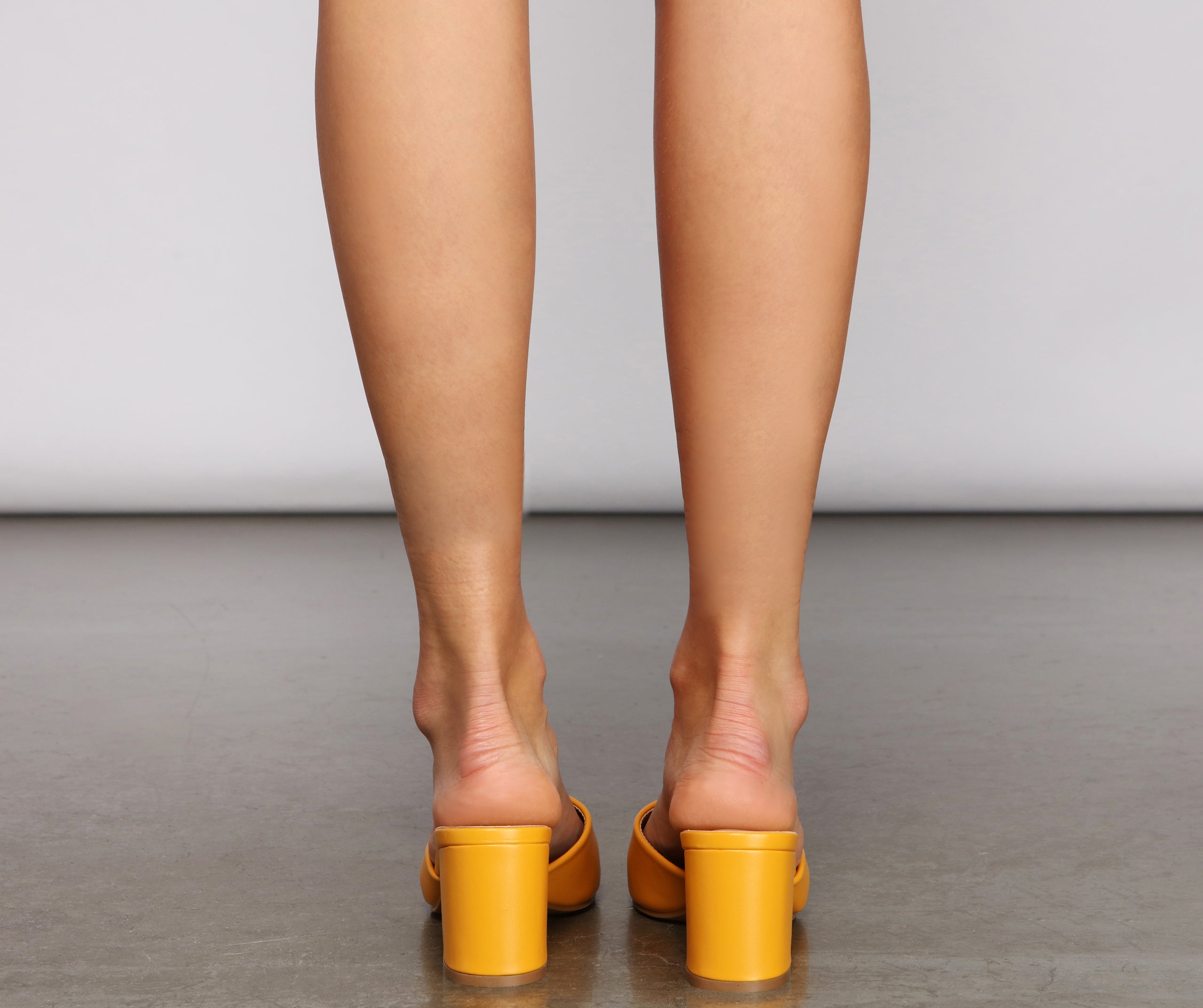 Mules de piel sintética Bold Babe