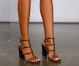 Edgy Chic Blockabsätze mit Nieten