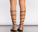 Vivir bien con sandalias de diamantes de imitación