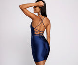 Elegant Glam – Gerüschtes Minikleid mit Schnürung