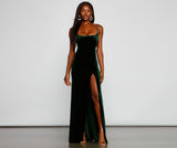 Vestido formal de terciopelo con abertura alta de Liv