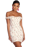 Gerüschtes Kleid mit Frühlingsblumen