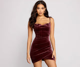 So Lovely – Asymmetrisches Minikleid aus Samt mit Wasserfallausschnitt