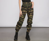 Pantalones deportivos cargo con camuflaje Undercover