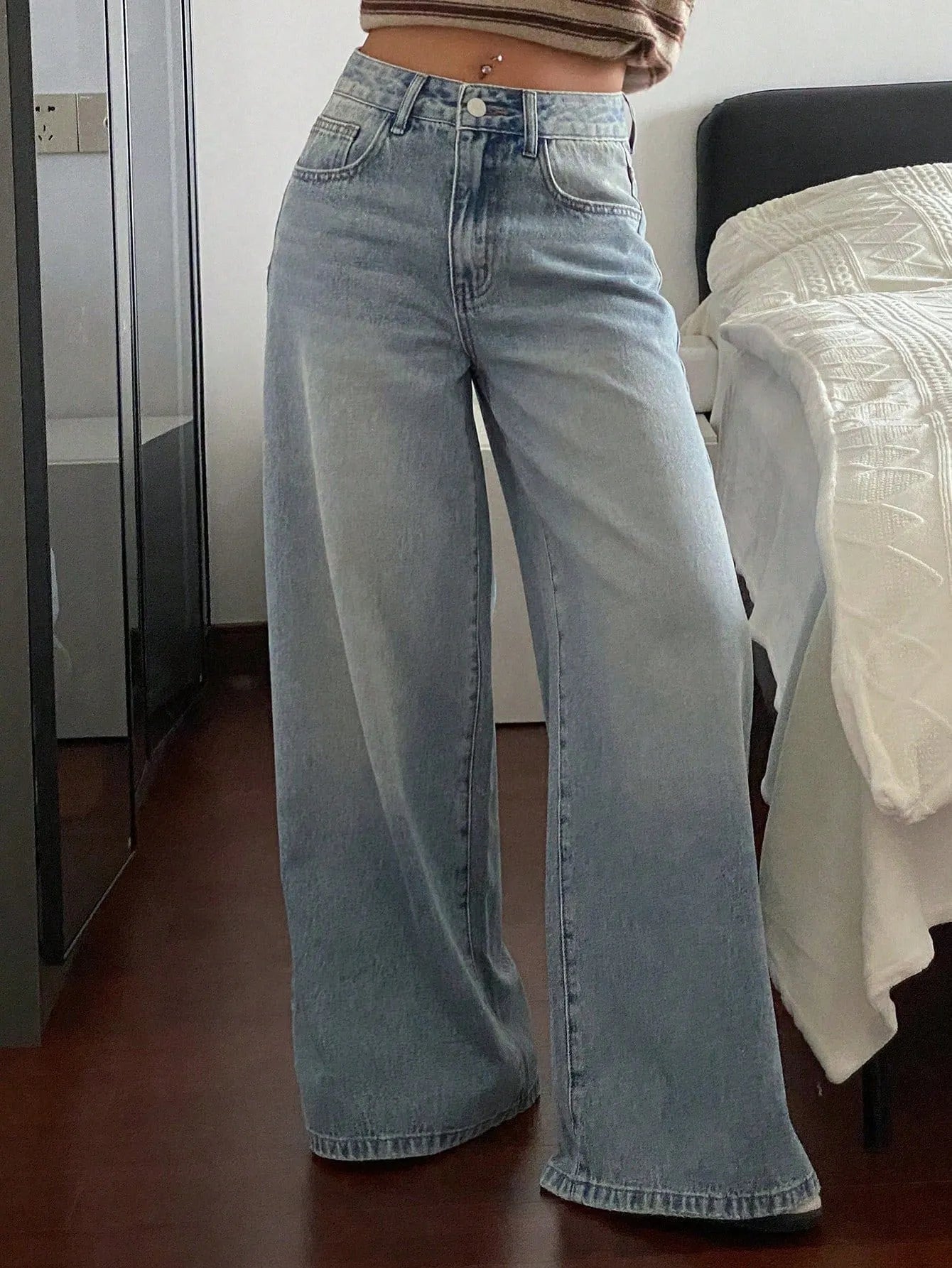 Star Patch Back Pocket Wide Leg Jeans