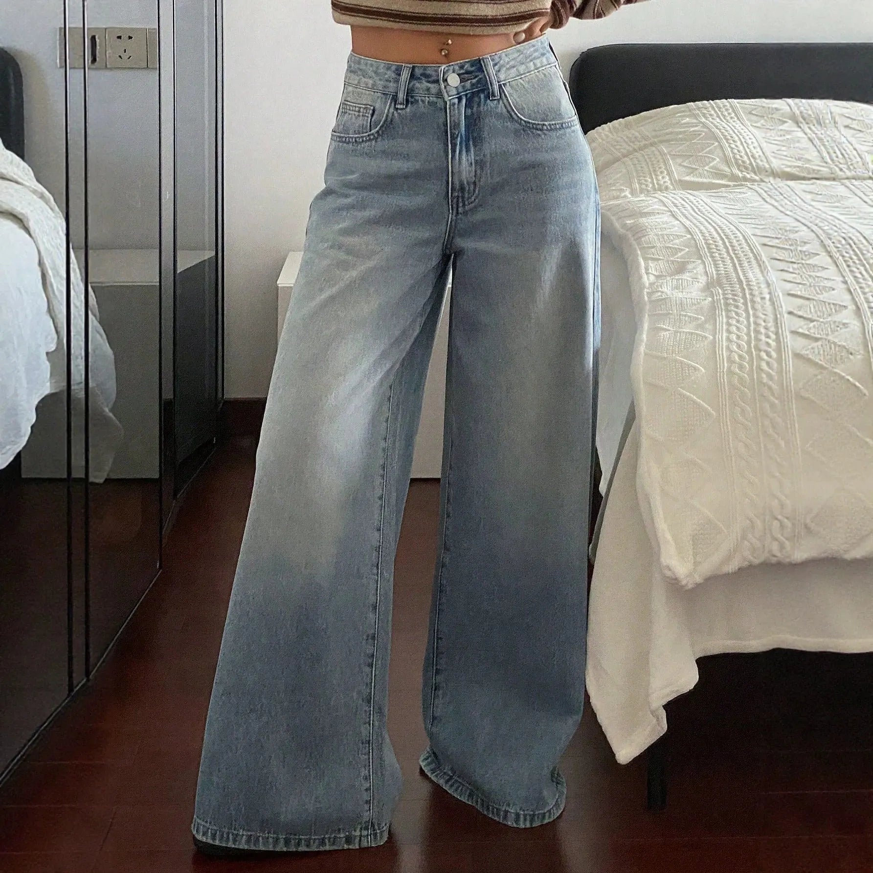 Star Patch Back Pocket Wide Leg Jeans