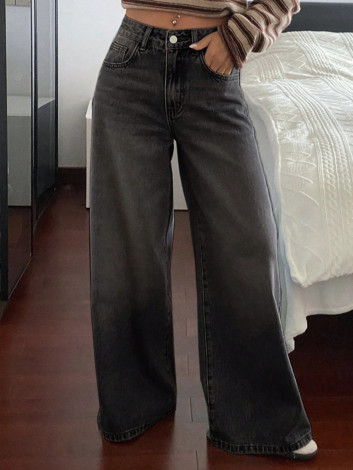 Star Patch Back Pocket Wide Leg Jeans