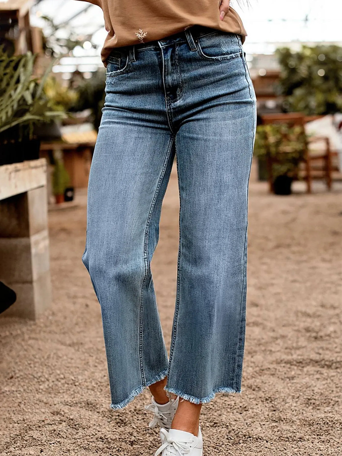 Light Wash Frayed Hem Cropped Flare Jeans