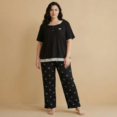 Curvy Bow Pattern 2 Piece Sleepwear, Black Short Sleeve Henley Top with Lace Detail Soft Pj Pants