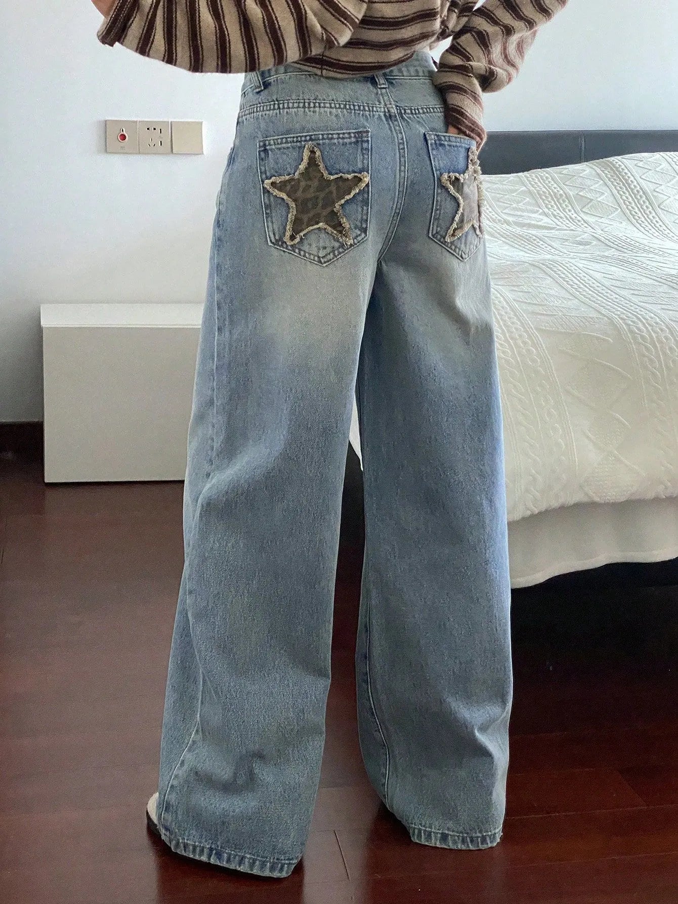 Star Patch Back Pocket Wide Leg Jeans