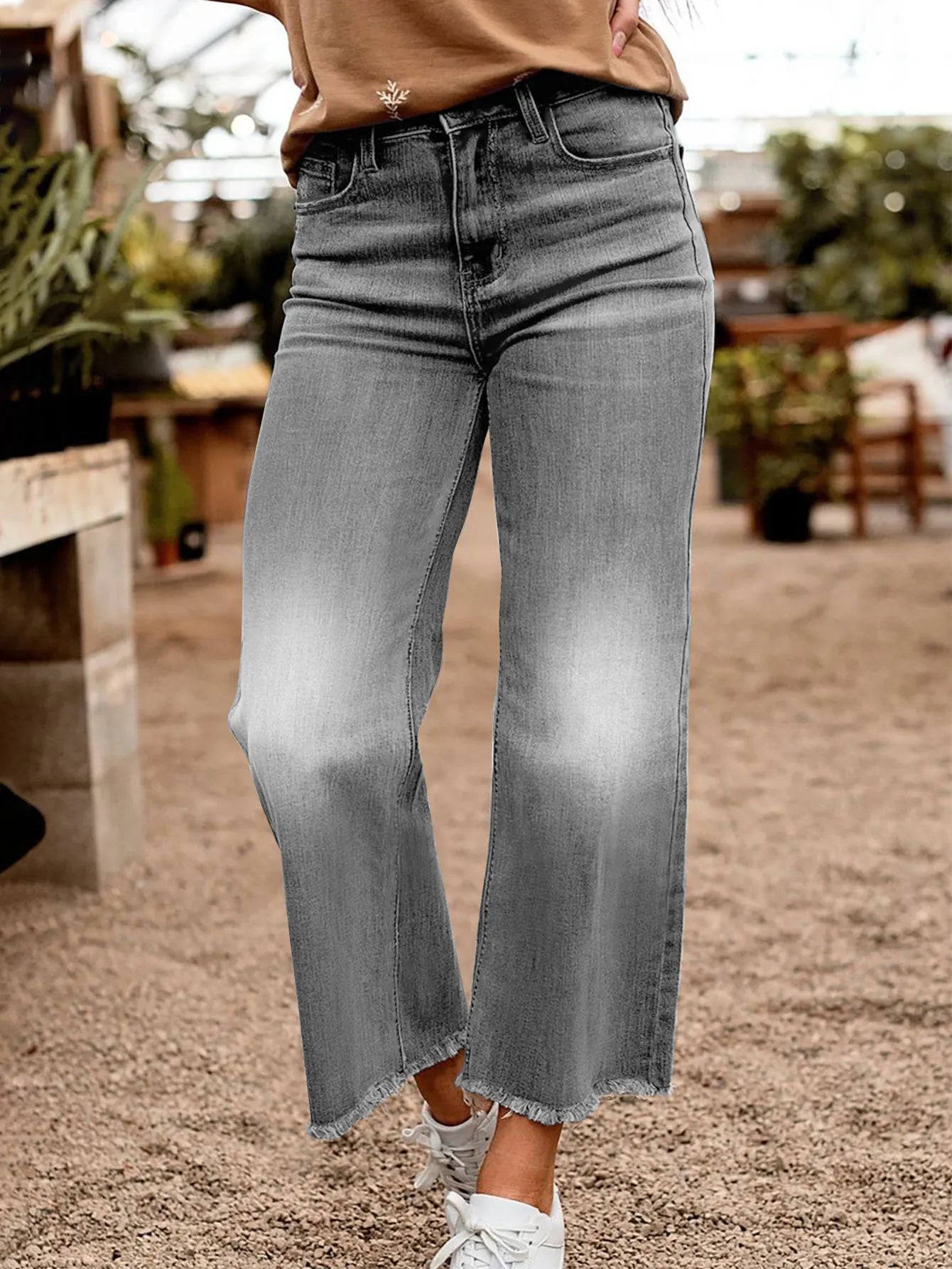 Light Wash Frayed Hem Cropped Flare Jeans