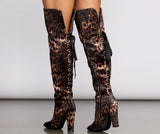 Overknee-Stiefel aus Samt mit Leopardenmuster