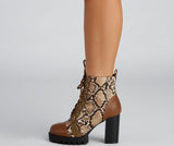 Botines con tacos de serpiente Sassy N' Fierce