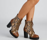 Botines con tacos de serpiente Sassy N' Fierce