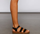 Sandalen mit drei Riemen und mühelosem Stil