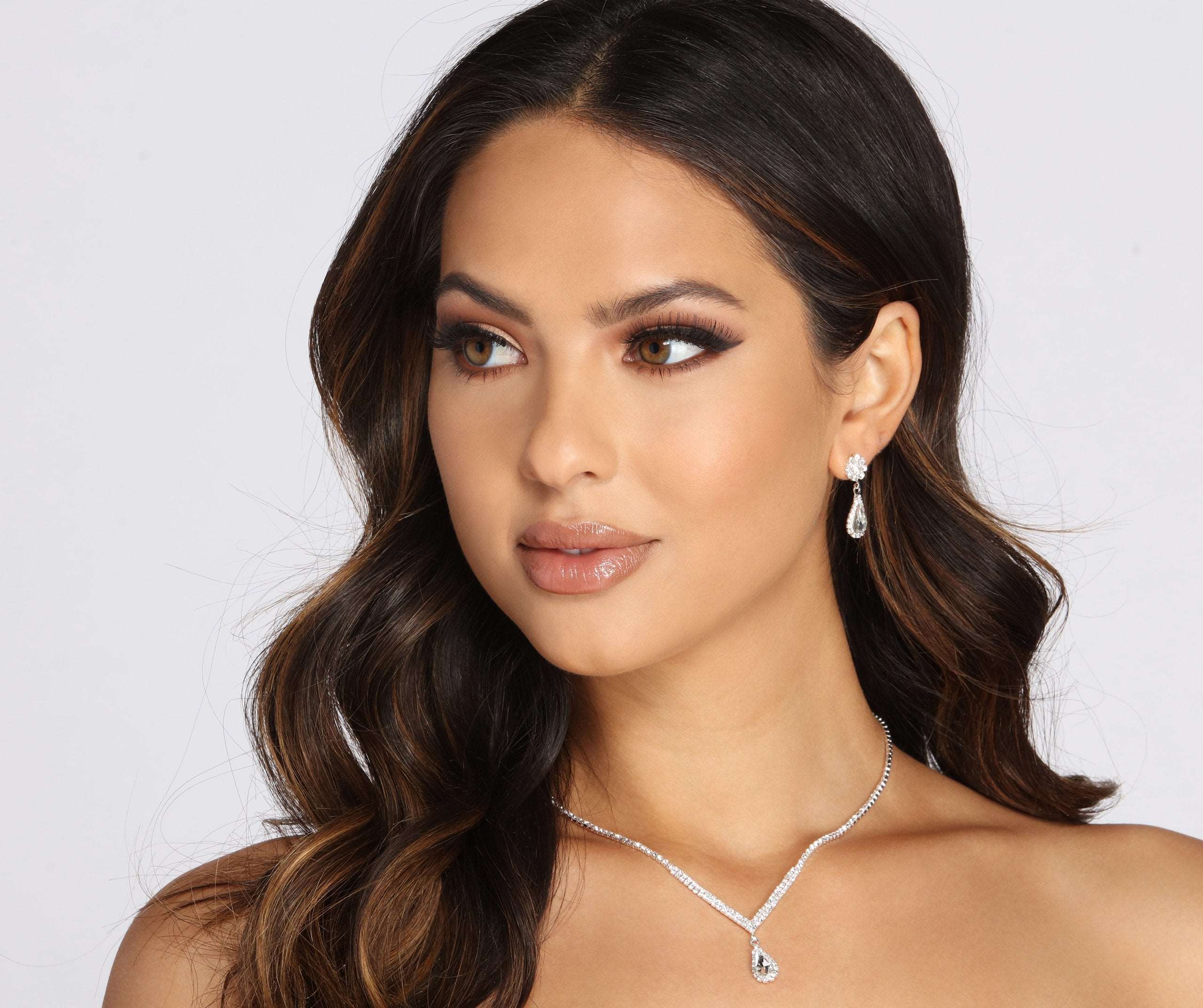 A Drop Of Glam Necklace Set
